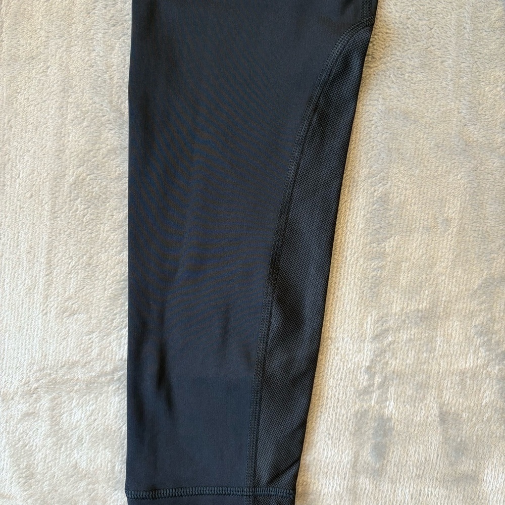 NWOT Under Armour Jet Black Athletic Athleisure Running Leggings Sz M - Picture 3 of 9